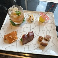 龍天門 - 香港焼き物入り夏の暑とスタミナの前菜盛り合わせ