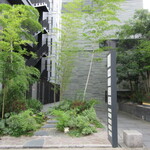 鮨 さかい - ビル入口