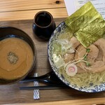 自家製餃子 まるぎょう - 魚介豚骨中太大盛900円