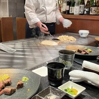 鉄板焼 しろや 銀座亭 - ガーリックライスも鉄板で