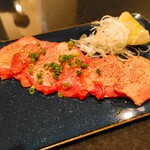 和牛赤身&wine 焼肉 山 - 上タン