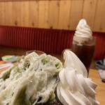 コメダ珈琲店 - 奥が神さんのコーヒークリーム！