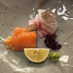 樋口 - 鯛がぷりぷり新鮮。琵琶鱒は程よい脂が乗り。お醤油と煎り酒と。