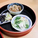 和食や・仕出し・宴会 ぎょうてん - 小鉢2種、香の物