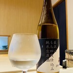 鮨 千陽 - グラスも日本酒に合わせ冷やして下さってます✨
       