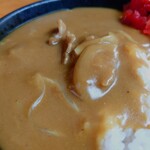 やぶ善 - 豚バラ入りのポークカレーをカツに掛けてくれます。