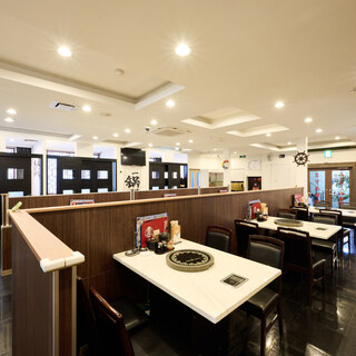 《個室完備》ゆったり寛げる落ち着いた空間で“ガチ中華”を堪能