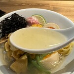 酒肴場 屯 - 独特なホヤの香りと旨みを昆布水とキリッとした塩でまとめたスープ