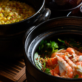 人気の定番メニュー◆北海道産を中心に旬食材を使った土鍋ごはん