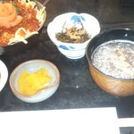 お食事処 多七 - サーモンいくら丼。