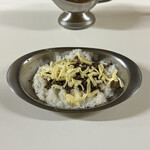 かれーの店 うどん  - スパイシーひき肉、チーズ