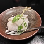 海辺のお宿 一久 - ⚫︎水菓子求肥包み
      小倉鍋、黄桃、バナナ、ジャム、セルフィーユ