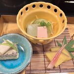 海辺のお宿 一久 - まるじゅう、レモン煮（さつまいも）
      二色香味豆腐、黄身素麺
      メロン子、葱、生姜、美味出汁
      鶏柳川
      焼葱、三つ葉