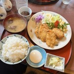 味納 - 手前の白いのはマヨ