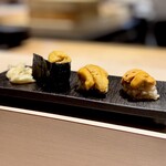 すし龍 - 紫塩水ウニ、紫うに、バフンウニ　3貫食べ比べ