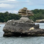丼松島 - 島めぐりの一番の見所である仁王島です。
