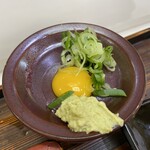 富士 - わさび、刻みネギ、うずらの卵がついています
