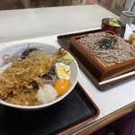 富士 - 相席になっても大丈夫なように並んで座りました