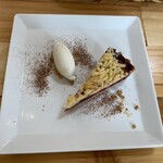 ビストロ ル・シュマン - カシスのタルト上部から