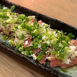 鳥良商店 - ◯鶏レバーごま塩和え¥549
…鶏レバーが見えないほどの
ねぎ塩が盛り盛りでやってきました！(*ﾟ∀ﾟ*)

レバはネギ背負ってやってきて欲しいので…
これは嬉しい♪( ´▽｀)