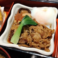 すきやきしゃぶしゃぶ 神戸牛 石田 ハービスPLAZA店 - 牛肉すき焼き煮込み・温泉玉子