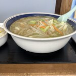 すずや食堂 - 大盛りのどんぶり　デカすぎます