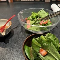 日本料理　　銀扇 - 小松菜とベーコンのサラダ。生の小松菜、初めて味わいました。生春菊も素晴らしい出会い@ネパカレー。生小松菜を今まで知らずに損してました。お家で食べたい。あ、ドレッシングは真似できない。