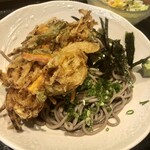 らく楽 - 料理写真:かき揚げと蕎麦、アップ
