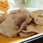 新橋ベーカリー 新堀店 - 豚肉はぷりぷりで美味しい。