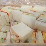 新橋ベーカリー 新堀店 - 食べ放題コーナーのサンドイッチ
