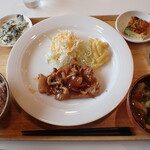 トーコーキッチン - トンテキ赤ワインソース　副菜二品、豚汁、ご飯