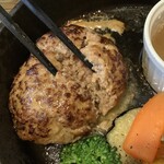 ビストロ チムニー - 数量限定のスキレットハンバーグ