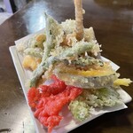 本格手打ち蕎麦・うどん 芭蕉苑 - 紅しょうがとごぼうの天ぷらも美味しかった