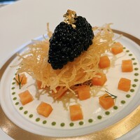 ガストロノミー ジョエル・ロブション - カダイフの下に隠れているのは何かな？