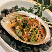 ガストロノミー ジョエル・ロブション - 黒鮑の肝和えソテー。これは塩味が強い。鮑はやはり和食に限る