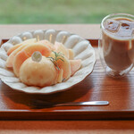 CAFE MANA - 整顆桃子香檳蛋糕☆