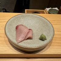 鮨麻布 - ぶりひら(ぶりとひらまさの掛け合わせ)