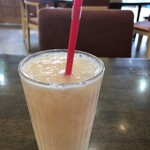 三びきの子ぶた - サービスで桃のジュース頂きました