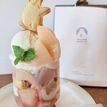 ハナツムリ - 【2024.07】桃のパフェ(税込1,100円)
