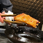 銀座 大石 - ラムもどんどん焼き上がりつつあります。 フライパンに溜まったすごい量の脂。