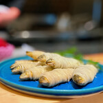 銀座 大石 - うーん、どんな悪いことしたらこうなるんだろう。 たぶん懲役90年の鮎。 カダイフみたいなのはじゃがいも。 甘くてほんのりと苦み、きゅうりのソースが爽やか。 試練の材料が準備されつつあります（笑）。