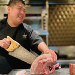 銀座 大石 - まぁ、こんな感じのシェフです（笑）。 しかし、気遣い、心遣いがすごい人です。 客をすごく見ている証拠でもあります。