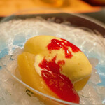 銀座 大石 - プレデセール。 かき氷の上には桃とアイスクリーム。 かき氷なんて10年以上ぶり。 この清涼感と甘さが、たくさんの料理を食べてきたんだなーって、改めて思い出させます。