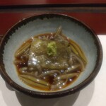 割烹 清風 - 突き出し：焼きナスと太刀魚の煮こごりにじゅんさい