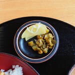 やぶ善 - 箸休めの旨いお漬物は冷たくてパリッパリ。