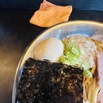 RAMEN HITONI YASASHIKU - 【汁無こってり油そば＝sv味玉】