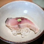 日本料理FUJI - 〆鯖丼。大きな活き〆の鯖は臭み無く美しい。極小で一切れ頂きました。