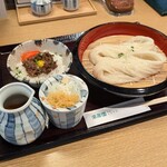 最上 楽農園 稲庭うどん 山菜 - 「冷やし稲庭うどん」と「牛すじ丼」