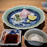 日本料理FUJI - 造りはマハタ。そのままと、炙り方を変えた3種の仕立てで、脂の活性化を楽しめる仕立てです。