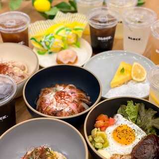 厳選食材を使用◆自家製ローストビーフとレモンケーキがおすすめ